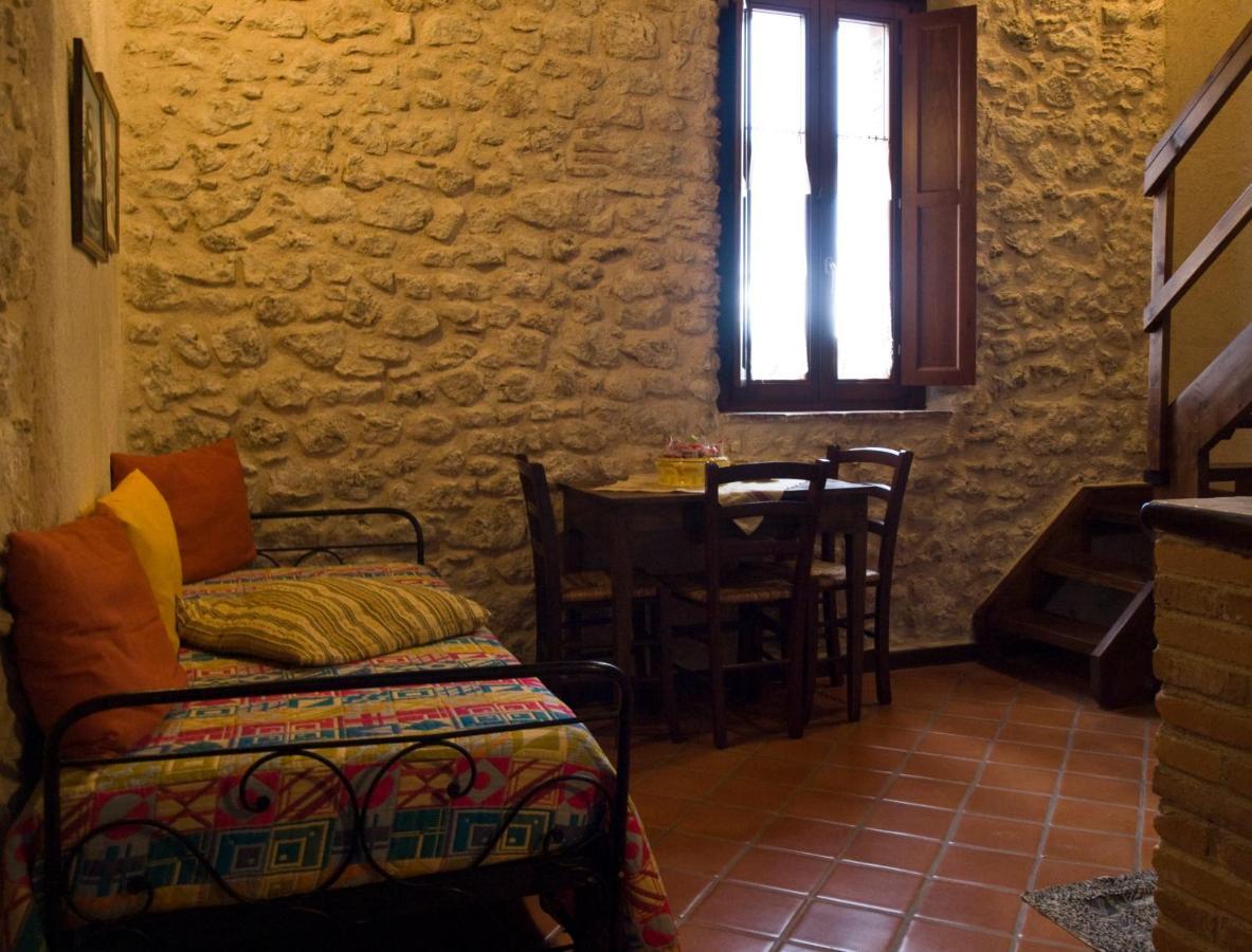 La Casa Su Le Dimore Del Borgo Santo Stefano Di Sessanio Exterior photo