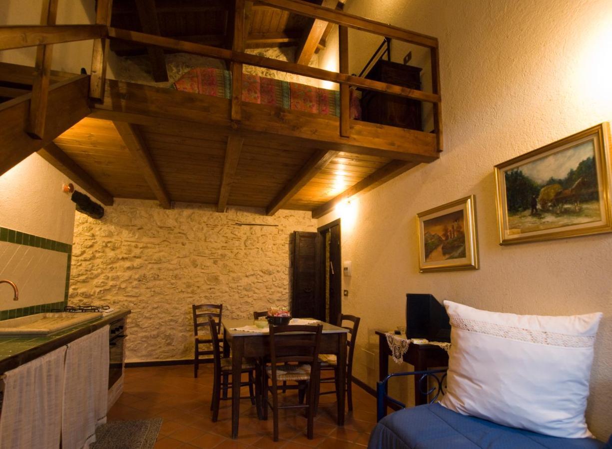La Casa Su Le Dimore Del Borgo Santo Stefano Di Sessanio Exterior photo