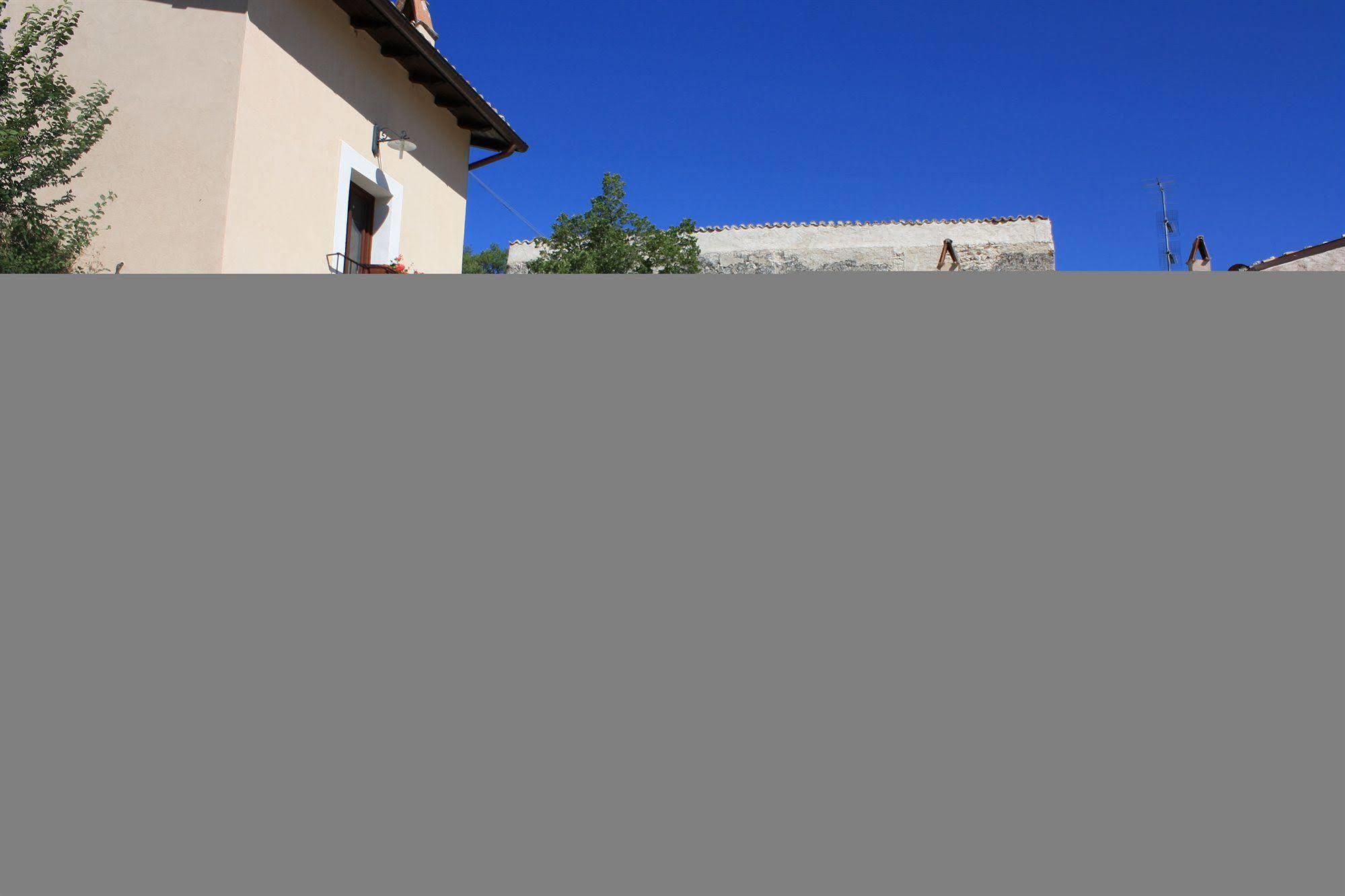 La Casa Su Le Dimore Del Borgo Santo Stefano Di Sessanio Exterior photo
