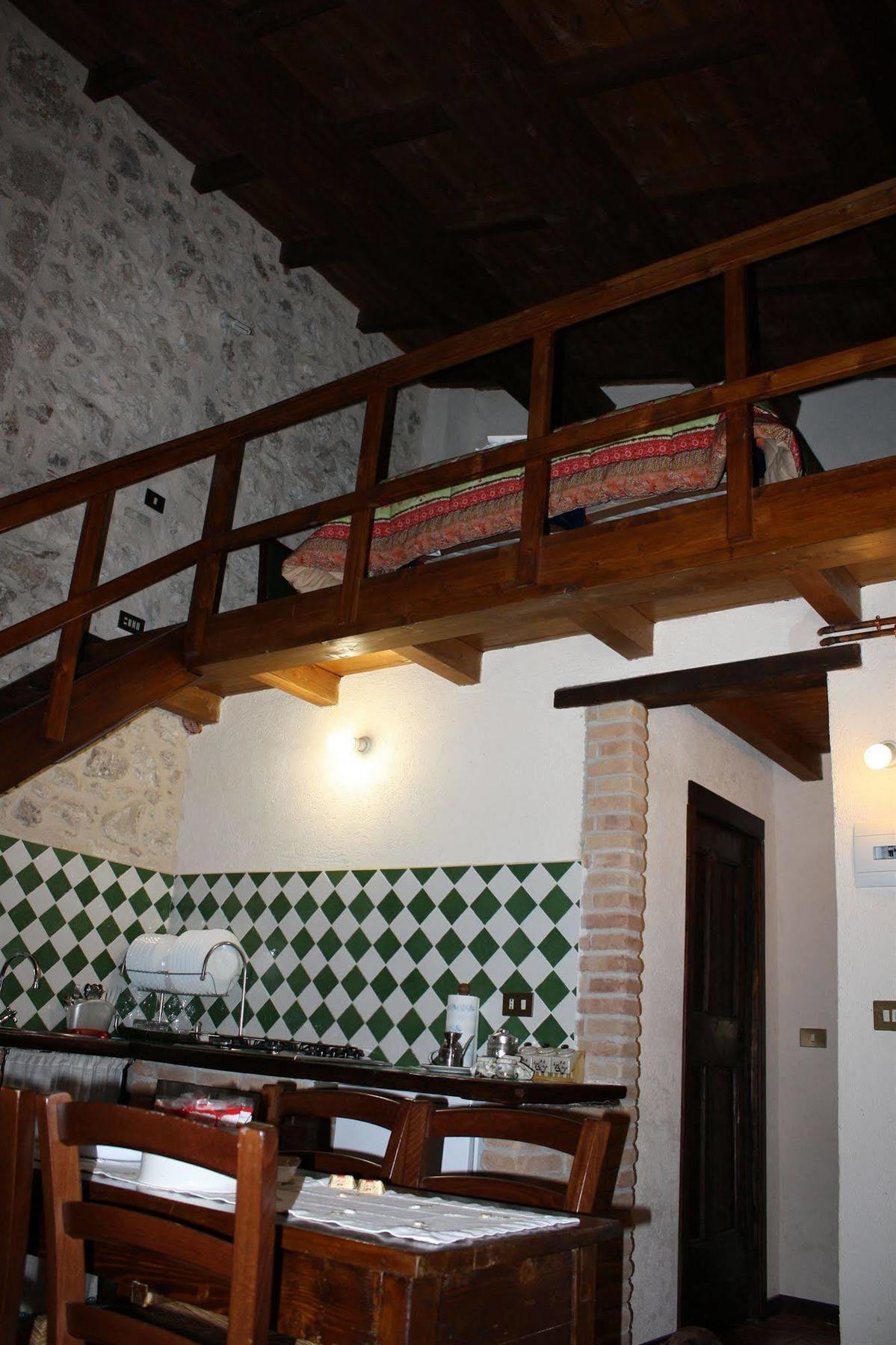 La Casa Su Le Dimore Del Borgo Santo Stefano Di Sessanio Exterior photo
