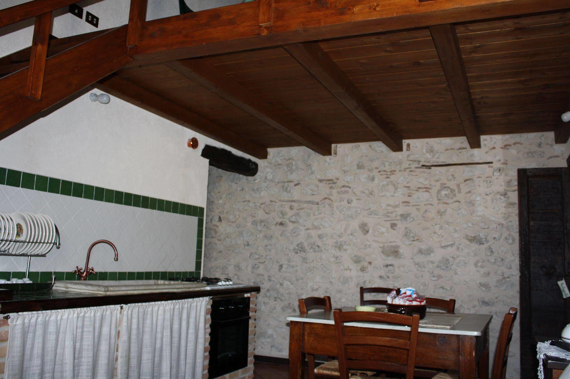 La Casa Su Le Dimore Del Borgo Santo Stefano Di Sessanio Exterior photo