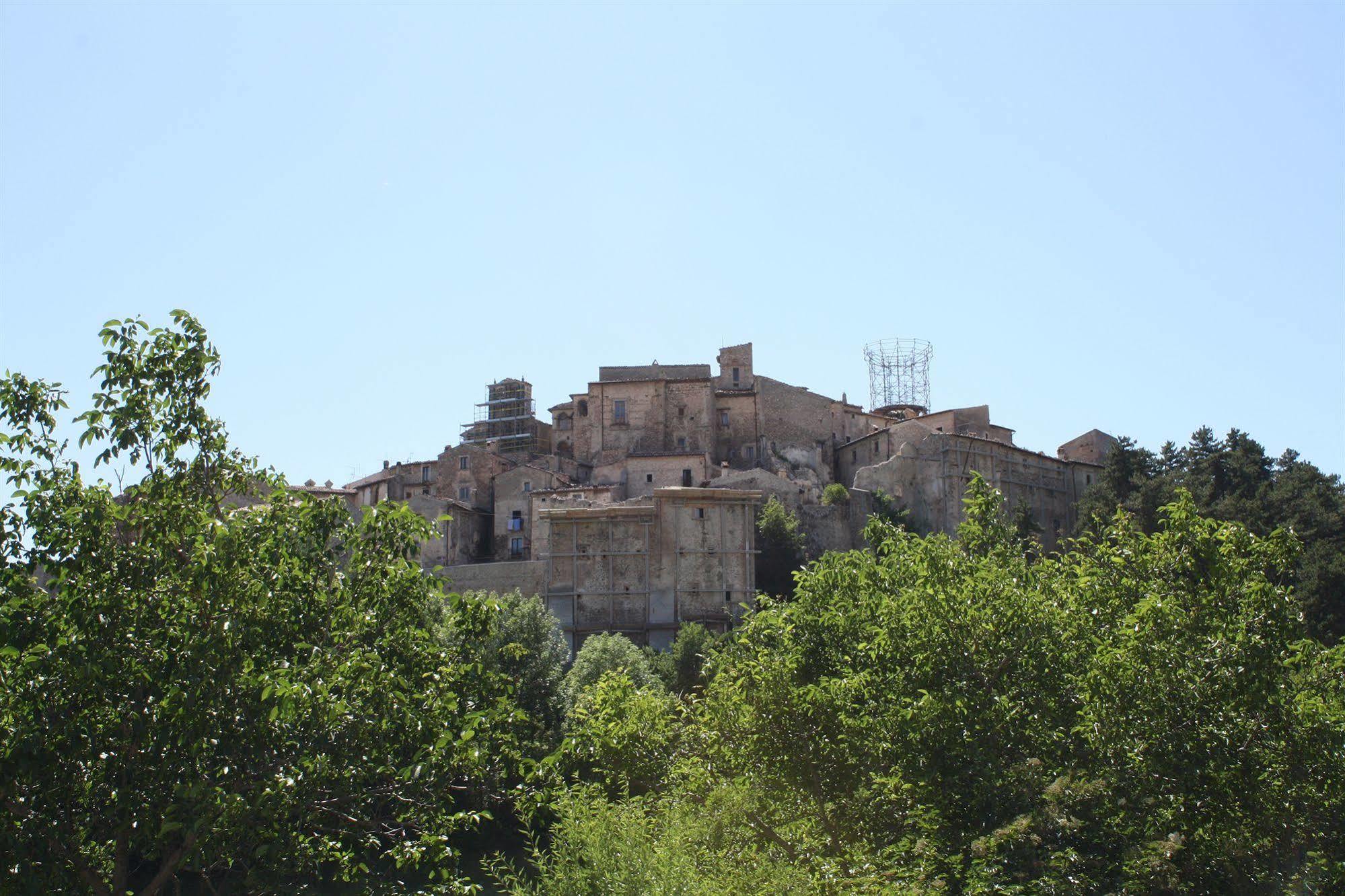 La Casa Su Le Dimore Del Borgo Santo Stefano Di Sessanio Exterior photo