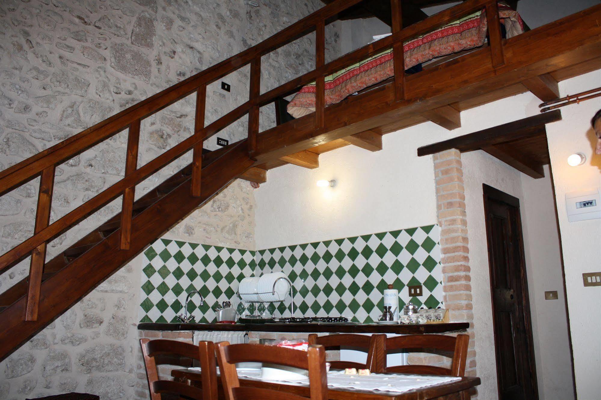 La Casa Su Le Dimore Del Borgo Santo Stefano Di Sessanio Exterior photo